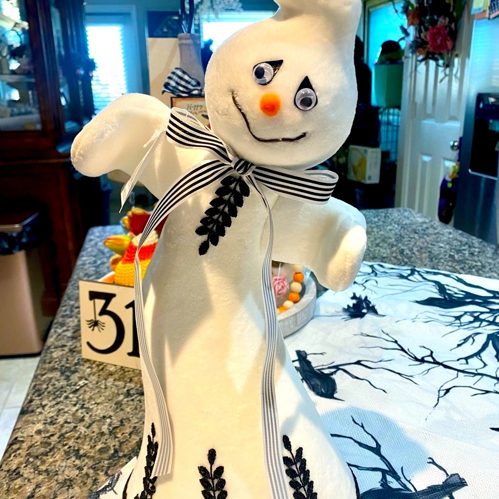 COPY - Adorable White velvet type Ghost 👻! Black embroidered details. 16 inches…